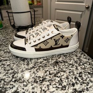 LOUIS VUITTON 
Calfskin Monogram Stellar Sneakers